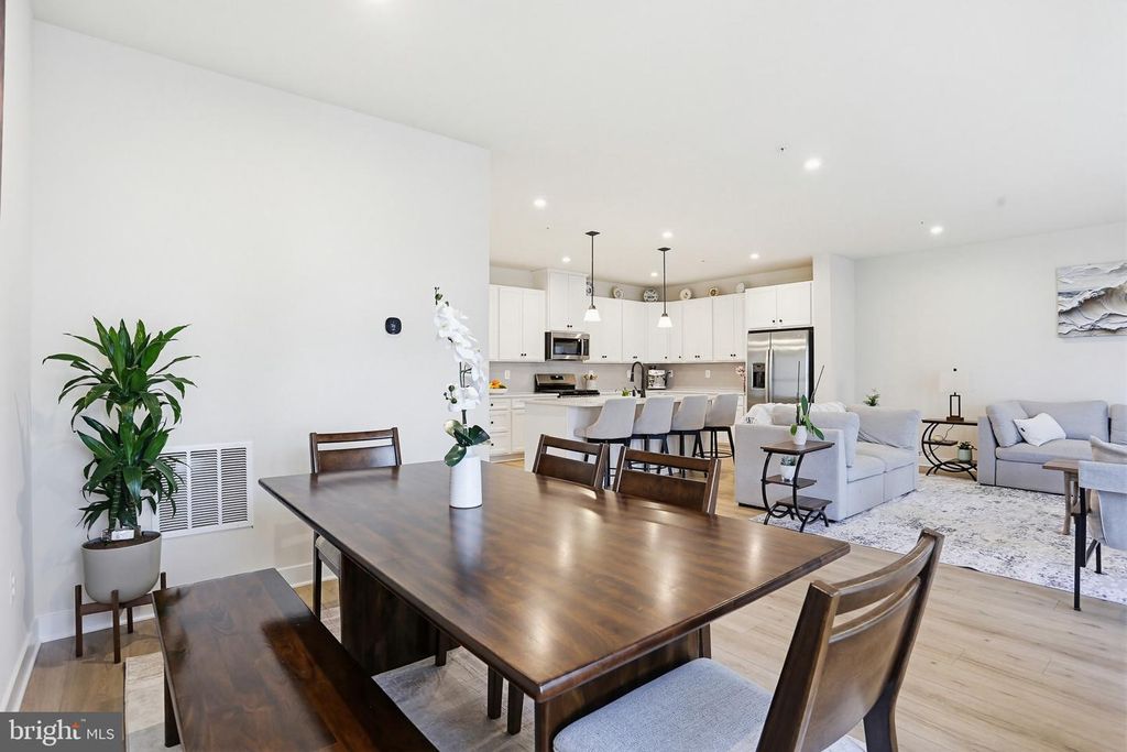 Image 13 of property listing at 912 CLARENDON FARM LN, Brunswick, MD 21716