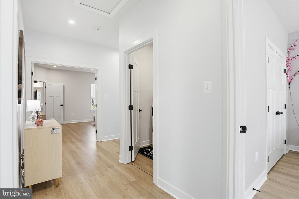 Image 24 of property listing at 912 CLARENDON FARM LN, Brunswick, MD 21716