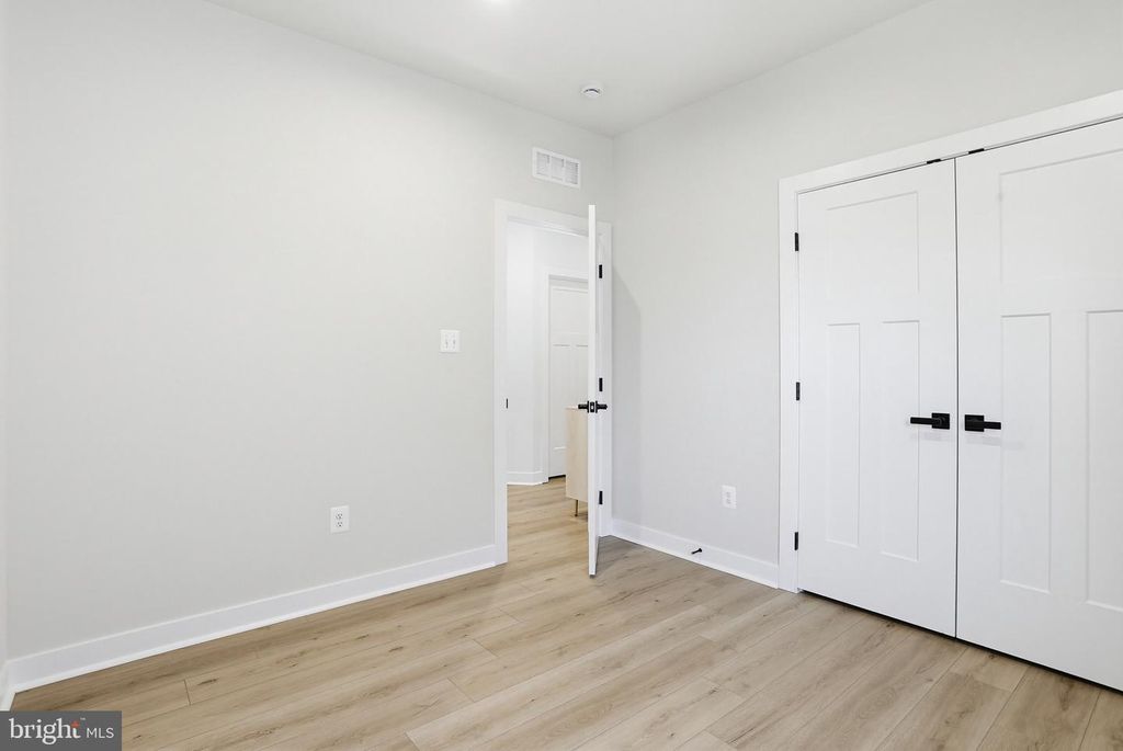 Image 29 of property listing at 912 CLARENDON FARM LN, Brunswick, MD 21716