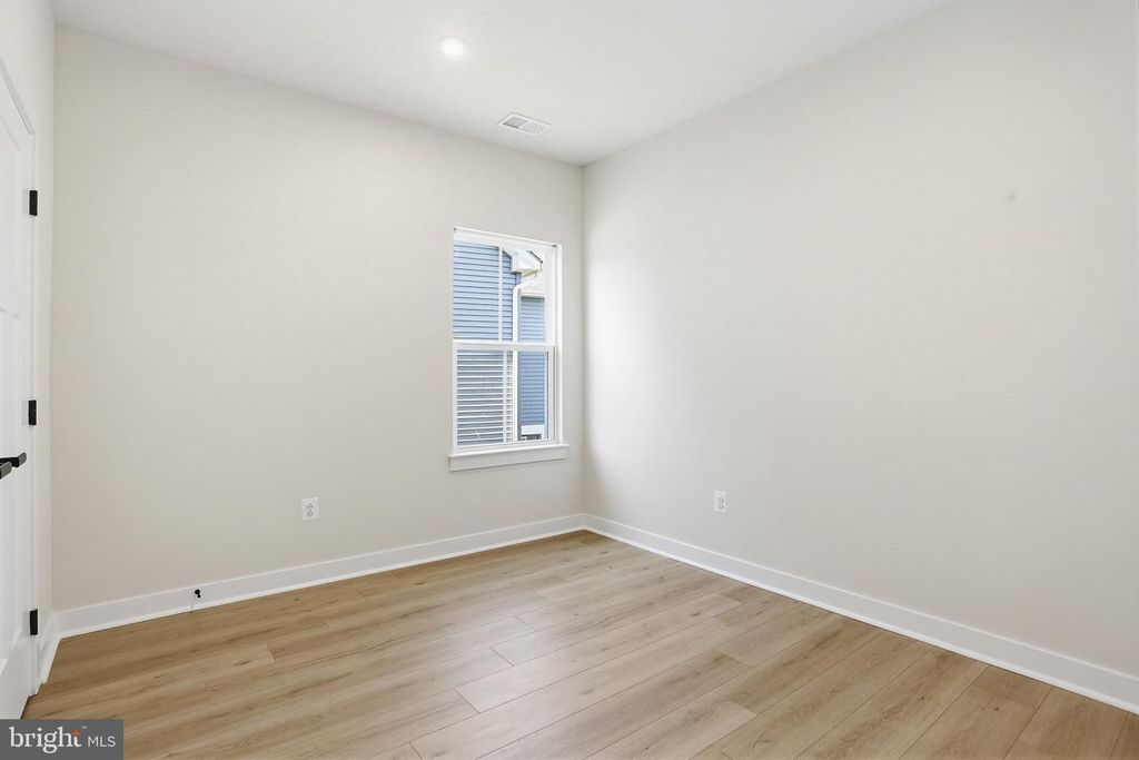 Image 30 of property listing at 912 CLARENDON FARM LN, Brunswick, MD 21716