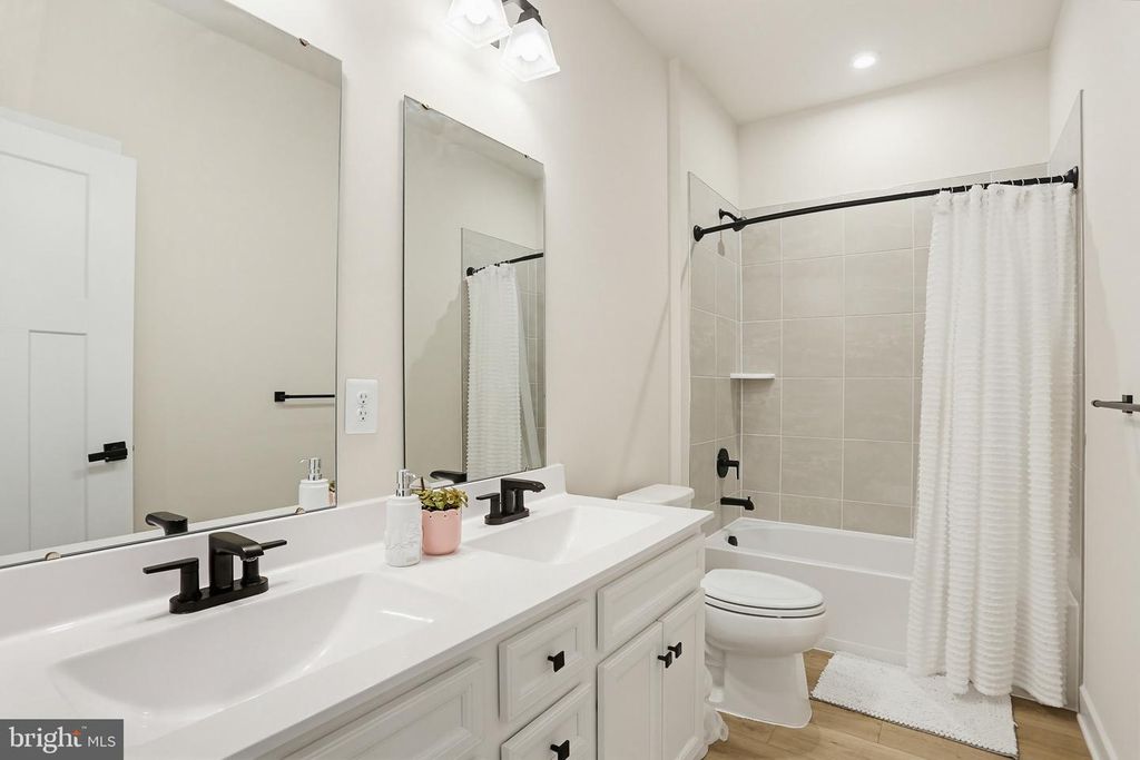 Image 31 of property listing at 912 CLARENDON FARM LN, Brunswick, MD 21716