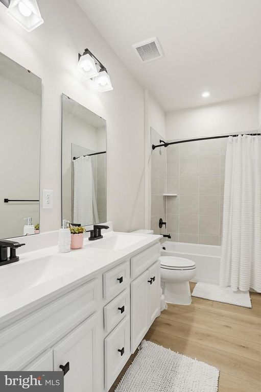 Image 32 of property listing at 912 CLARENDON FARM LN, Brunswick, MD 21716