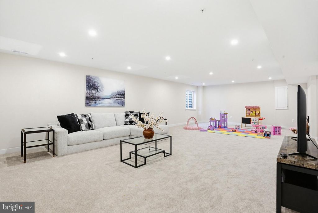 Image 35 of property listing at 912 CLARENDON FARM LN, Brunswick, MD 21716