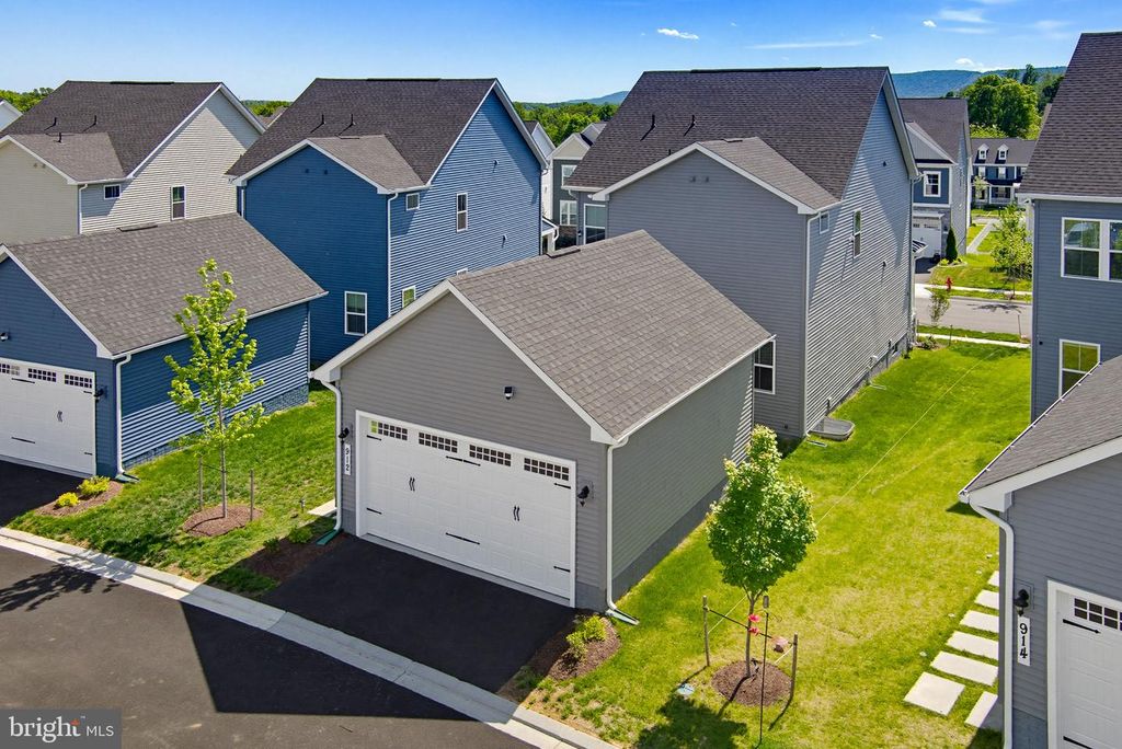 Image 45 of property listing at 912 CLARENDON FARM LN, Brunswick, MD 21716