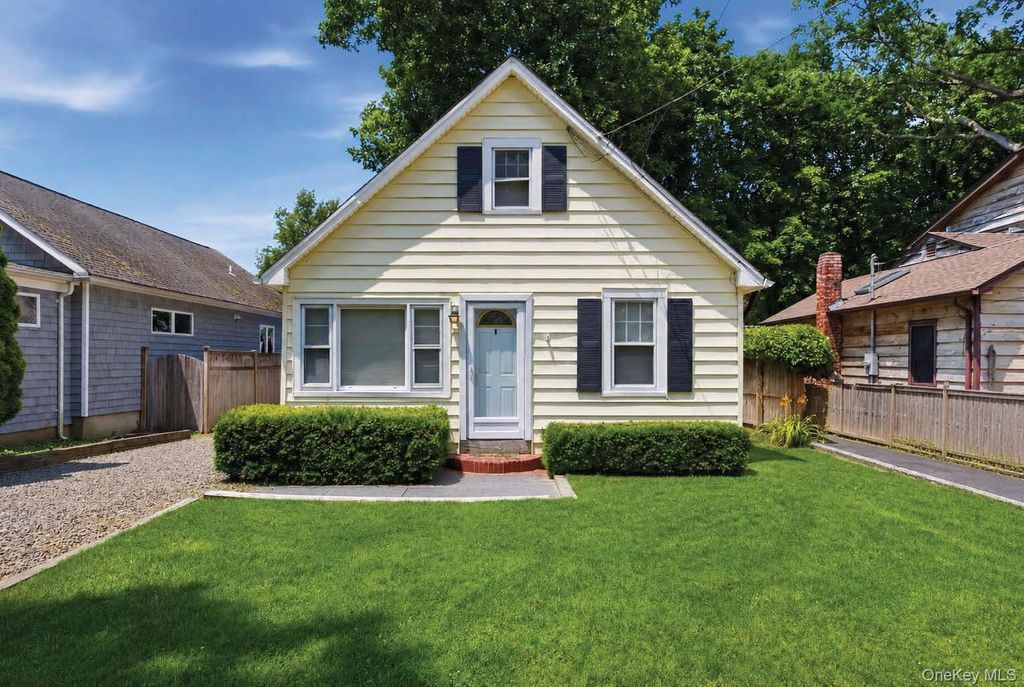 124 Johnson Street, Centerport, NY 11721