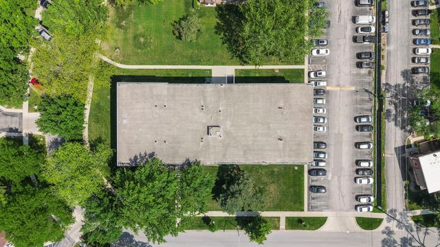 919 N Boxwood Drive 201, Mount Prospect, IL 60056