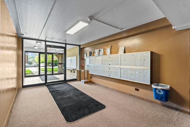 919 N Boxwood Drive 201, Mount Prospect, IL 60056