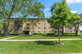 919 N Boxwood Drive 201, Mount Prospect, IL 60056