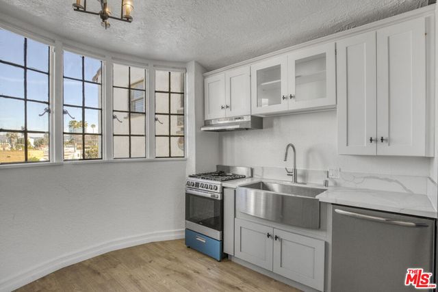 5815 W Olympic Boulevard, Los Angeles, CA 90036