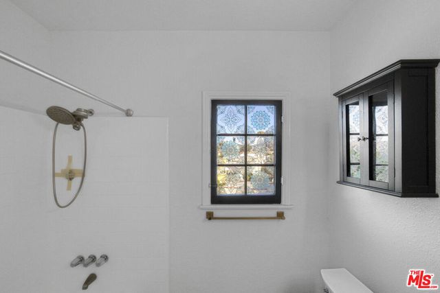 5815 W Olympic Boulevard, Los Angeles, CA 90036