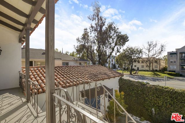 5815 W Olympic Boulevard, Los Angeles, CA 90036