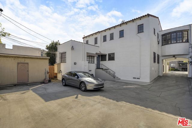 5815 W Olympic Boulevard, Los Angeles, CA 90036