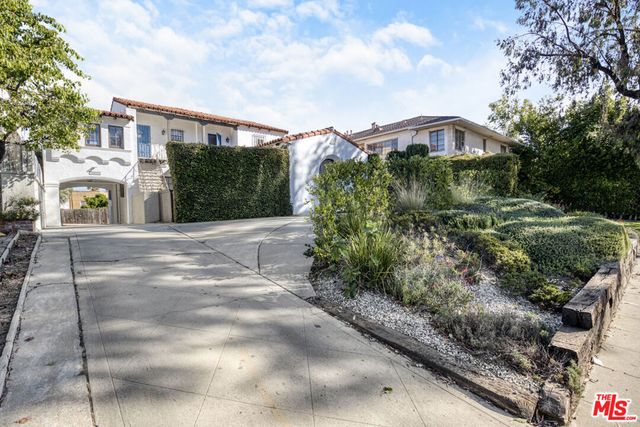 5815 W Olympic Boulevard, Los Angeles, CA 90036