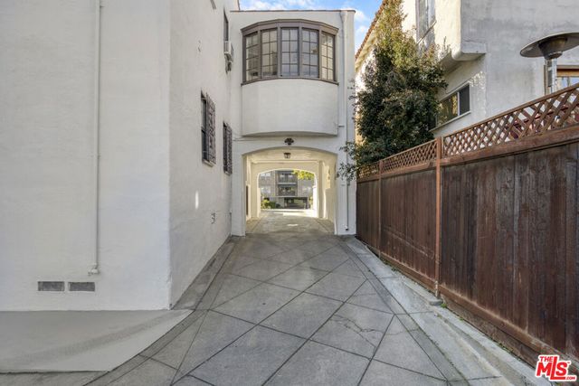 5815 W Olympic Boulevard, Los Angeles, CA 90036