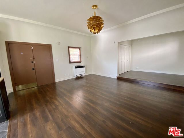 5815 W Olympic Boulevard, Los Angeles, CA 90036