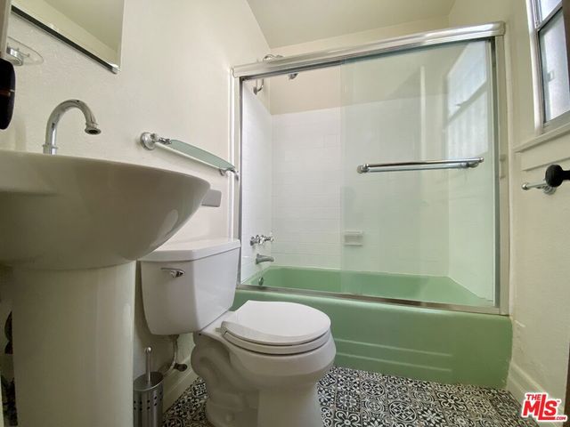 5815 W Olympic Boulevard, Los Angeles, CA 90036