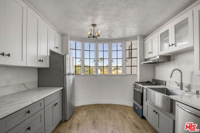 5815 W Olympic Boulevard, Los Angeles, CA 90036