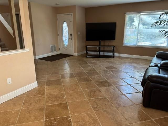 1991 Las Coches Way, Sacramento, CA 95833