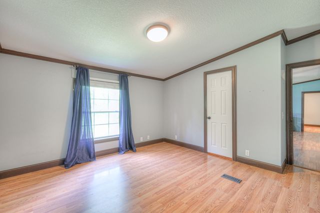 10515 Twin Springs Ln, Bon Aqua, TN 37025