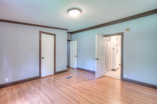 10515 Twin Springs Ln, Bon Aqua, TN 37025