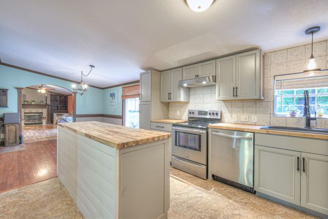 10515 Twin Springs Ln, Bon Aqua, TN 37025