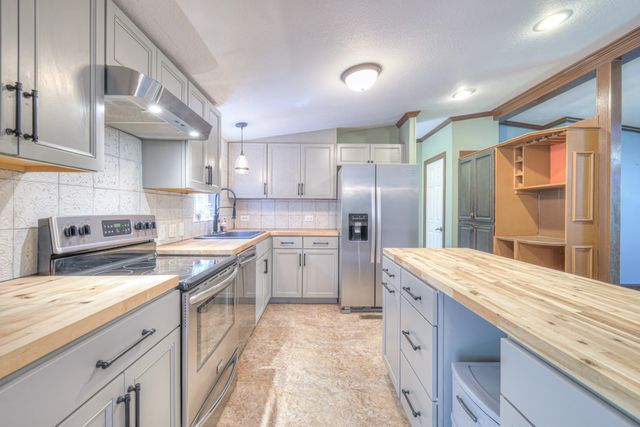 10515 Twin Springs Ln, Bon Aqua, TN 37025