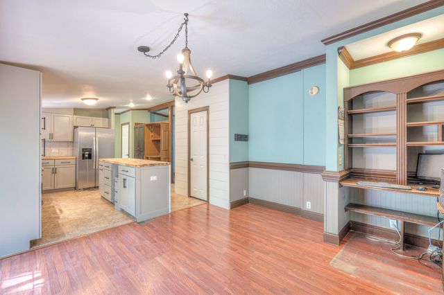 10515 Twin Springs Ln, Bon Aqua, TN 37025