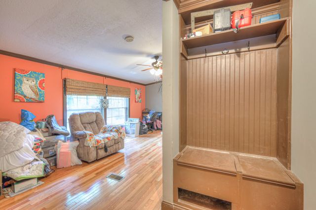 10515 Twin Springs Ln, Bon Aqua, TN 37025