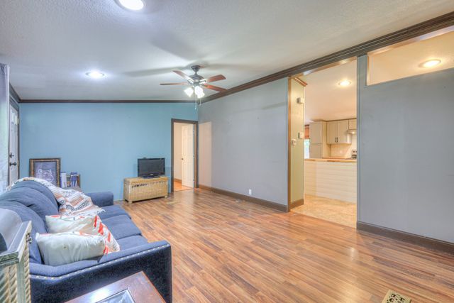 10515 Twin Springs Ln, Bon Aqua, TN 37025