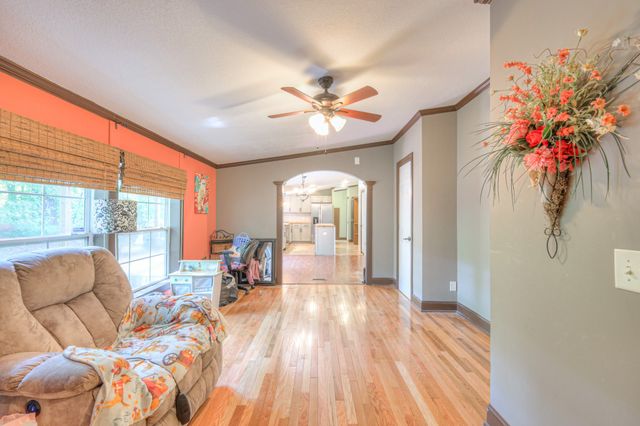 10515 Twin Springs Ln, Bon Aqua, TN 37025