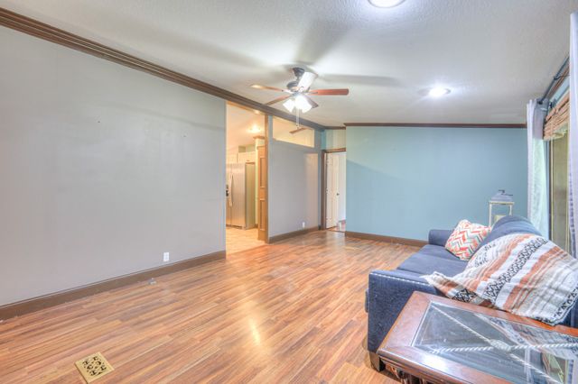 10515 Twin Springs Ln, Bon Aqua, TN 37025