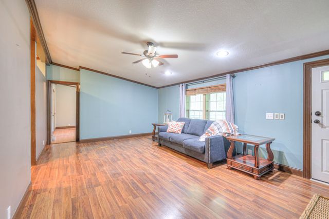 10515 Twin Springs Ln, Bon Aqua, TN 37025
