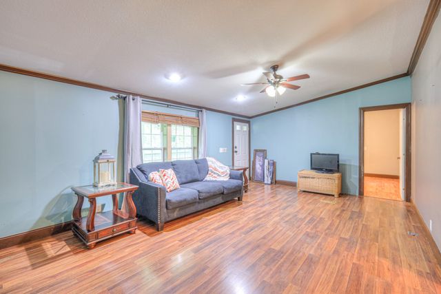 10515 Twin Springs Ln, Bon Aqua, TN 37025