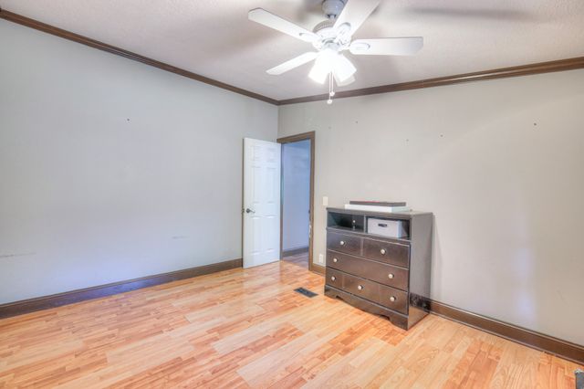 10515 Twin Springs Ln, Bon Aqua, TN 37025