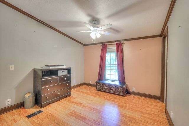 10515 Twin Springs Ln, Bon Aqua, TN 37025