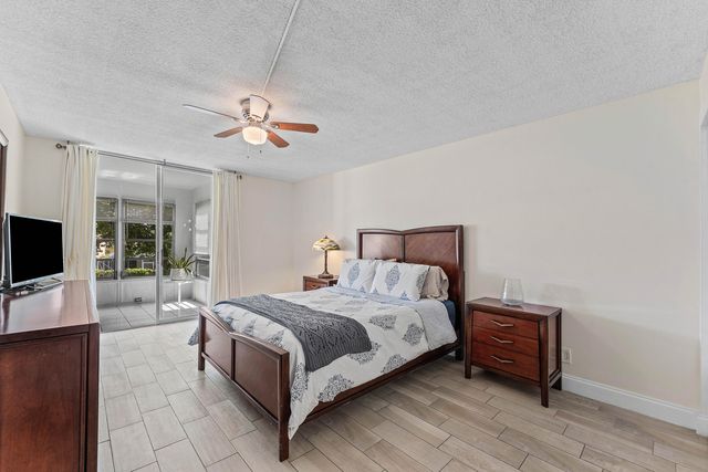3251 Holiday Springs Boulevard 206, Margate, FL 33063