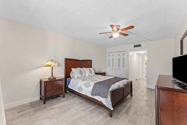 3251 Holiday Springs Boulevard 206, Margate, FL 33063