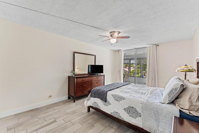 3251 Holiday Springs Boulevard 206, Margate, FL 33063