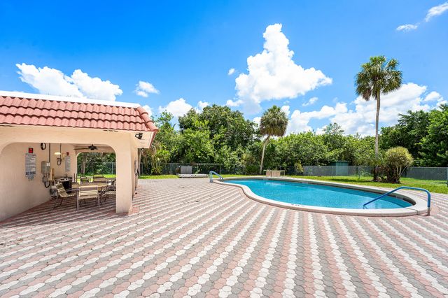 3251 Holiday Springs Boulevard 206, Margate, FL 33063