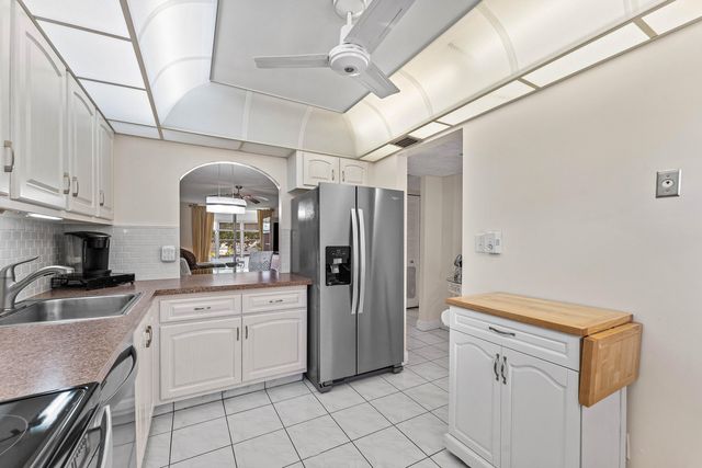 3251 Holiday Springs Boulevard 206, Margate, FL 33063