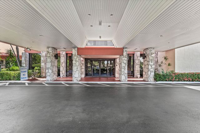 3251 Holiday Springs Boulevard 206, Margate, FL 33063
