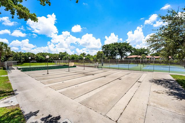 3251 Holiday Springs Boulevard 206, Margate, FL 33063