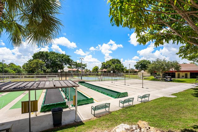 3251 Holiday Springs Boulevard 206, Margate, FL 33063
