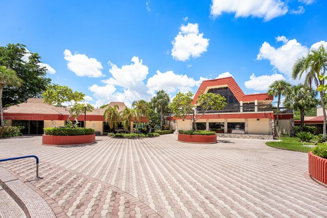 3251 Holiday Springs Boulevard 206, Margate, FL 33063