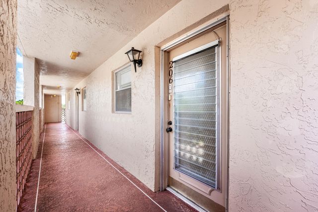 3251 Holiday Springs Boulevard 206, Margate, FL 33063