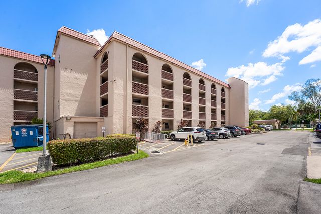 3251 Holiday Springs Boulevard 206, Margate, FL 33063