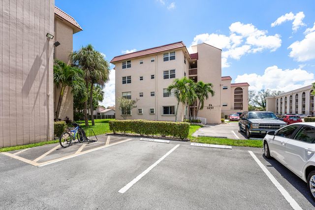 3251 Holiday Springs Boulevard 206, Margate, FL 33063
