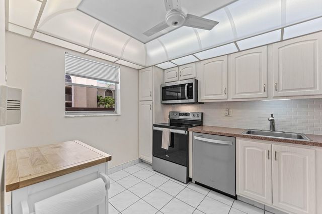 3251 Holiday Springs Boulevard 206, Margate, FL 33063