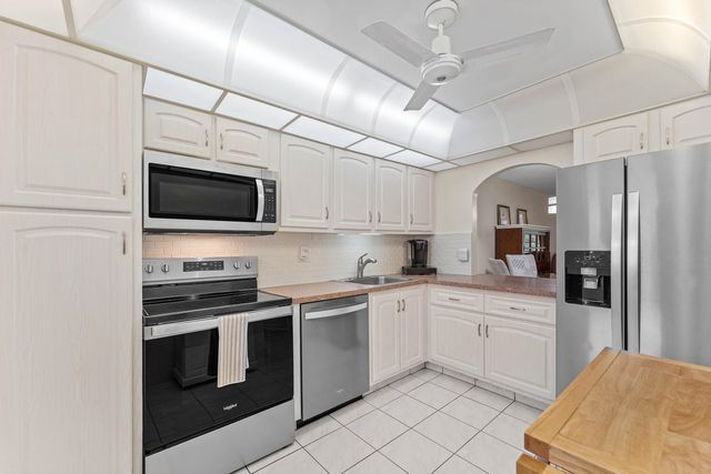 3251 Holiday Springs Boulevard 206, Margate, FL 33063