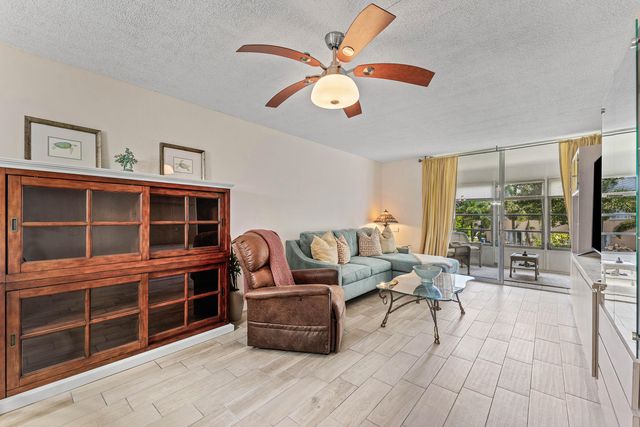 3251 Holiday Springs Boulevard 206, Margate, FL 33063